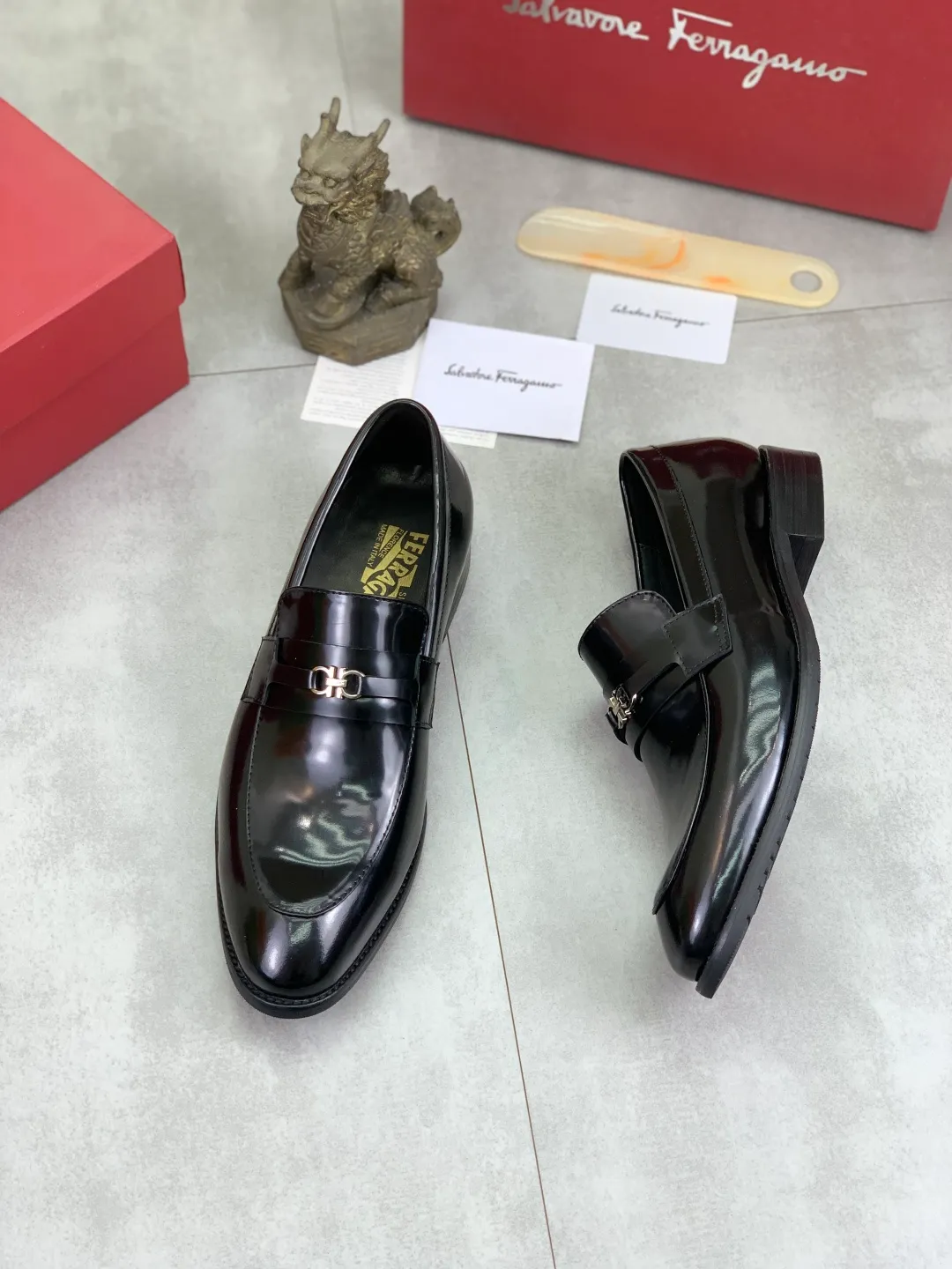 Men's Men's Shoes 💰P480💰[New Style] Water-dyed Niuli 🆘[Salvatore Ferragamo] Ferragamo's latest casual business leather shoes for men! Available at counters simultaneously! The fabric is made of specially imported original calfskin, and the interior is made of imported water-dyed cowhide. It is absolutely luxurious and leads the fashion trend. Matching code: 39-44, black optional
